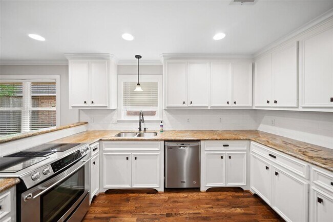 Building Photo - 1810 Droxford Dr