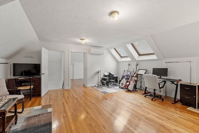 Building Photo - 34 Wildmeadow Rd