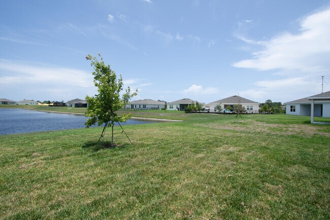 Building Photo - 4389 Lago Cir
