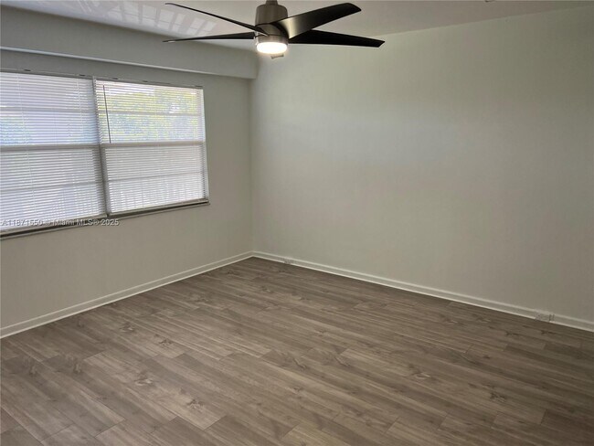 Building Photo - 1200 SW 125th Ave