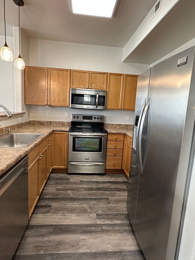 Building Photo - Spacious 3 bedroom townhome near Peterson ...