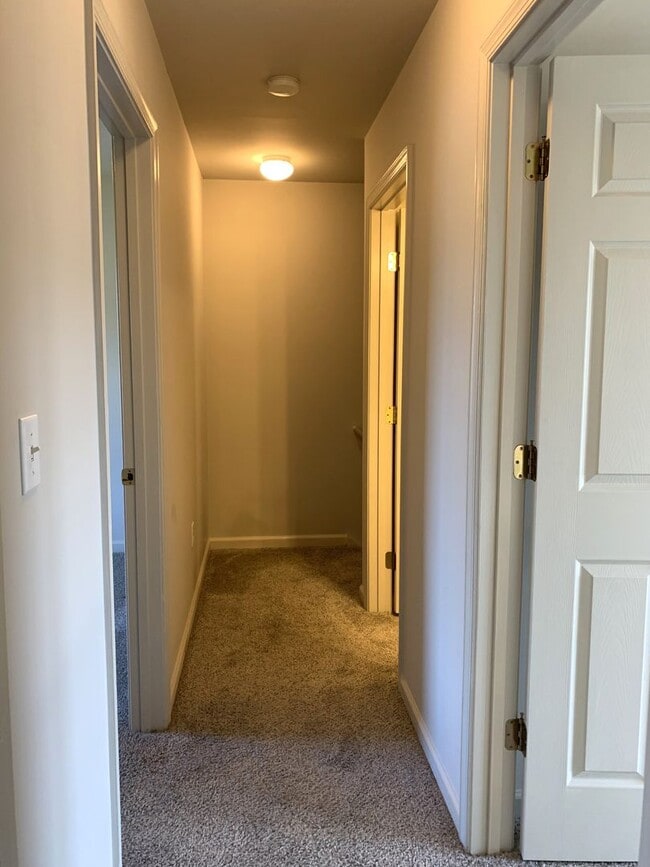 Building Photo - Make This Beautiful 3-Bedroom Townhouse Yo...