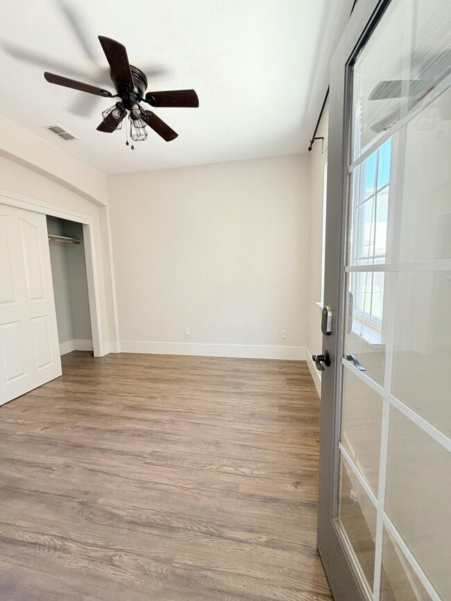 Building Photo - 850 Monterey Ct