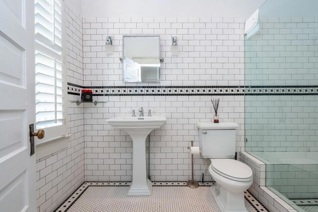 Building Photo - 242 Haralson Ave NE