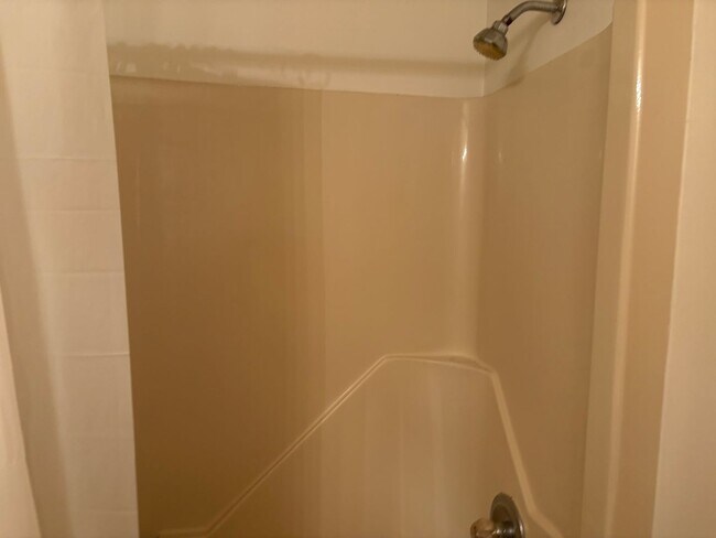 Building Photo - 3 Bedroom 2 Bath Home in Colington $2195/mo