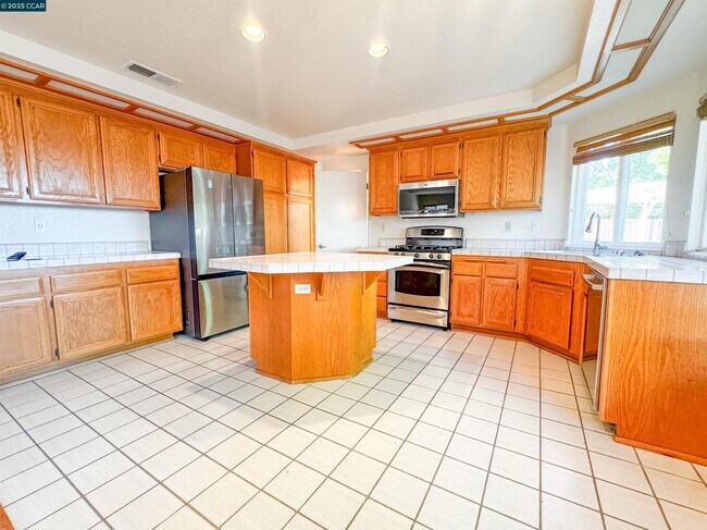 Building Photo - 115 Bermuda Ct
