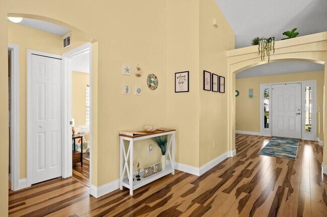 Building Photo - 3 Ryecroft Ln