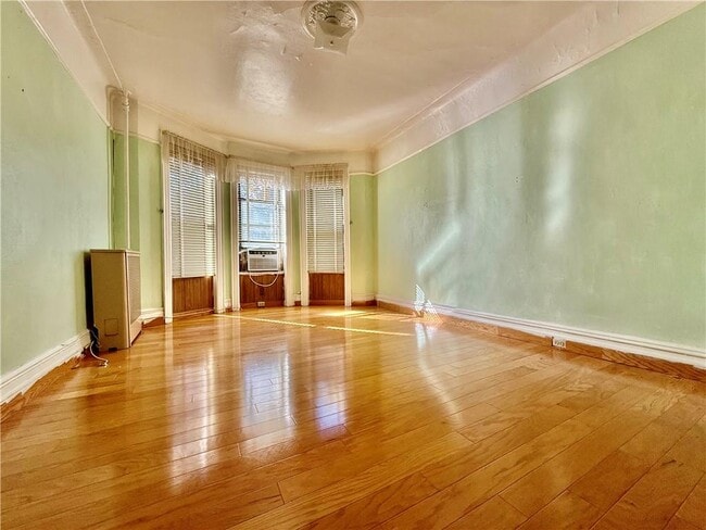 Primary Photo - 353 87th St