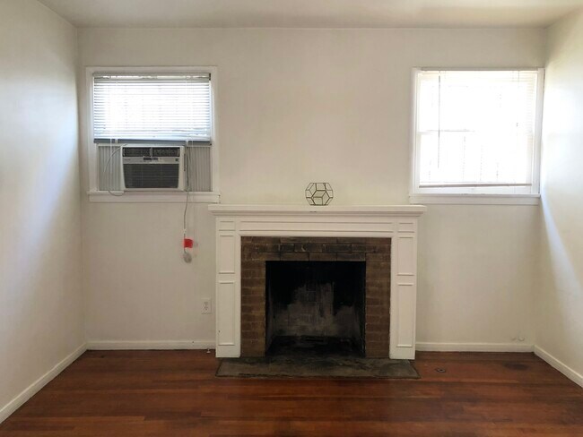 Building Photo - 1240 Tamarind Ave