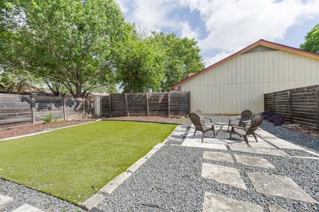 Building Photo - 12800 Meehan Dr