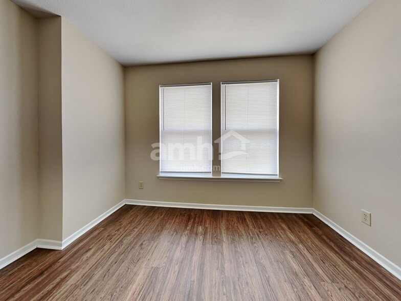 Building Photo - 15424 Gallow Ln