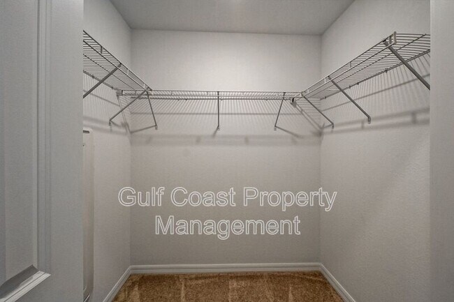 Building Photo - 5703 N Honore Ave