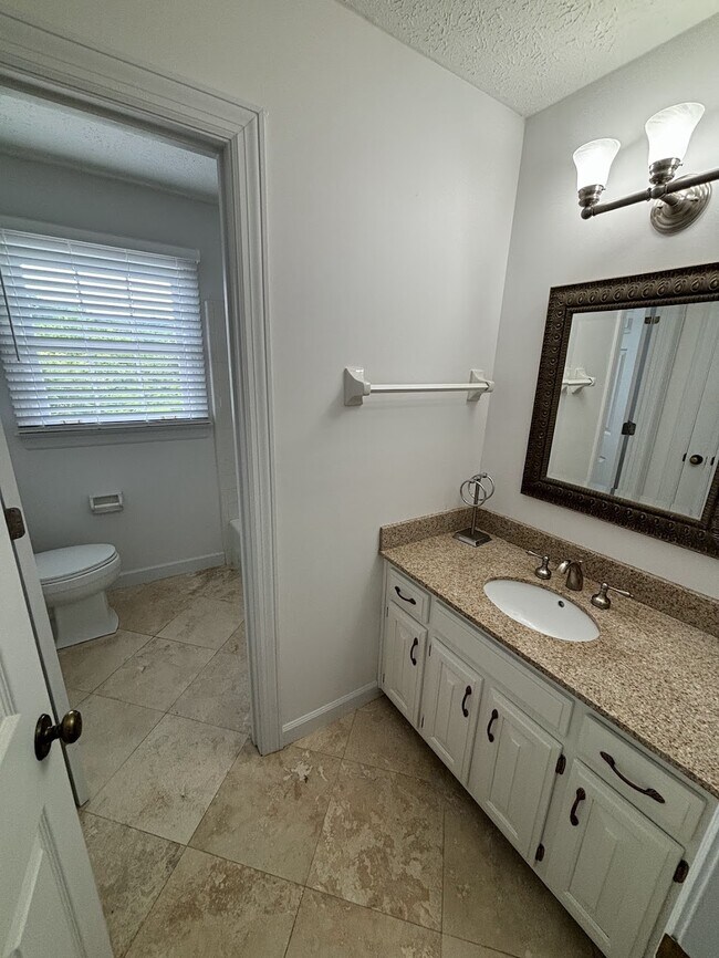 upstairs hallway full bathroom - 4627 Mountain View Dr