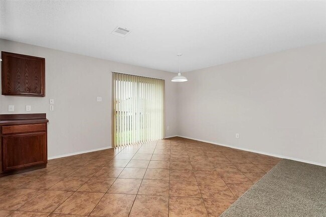 Building Photo - 2152 Laughlin Rd