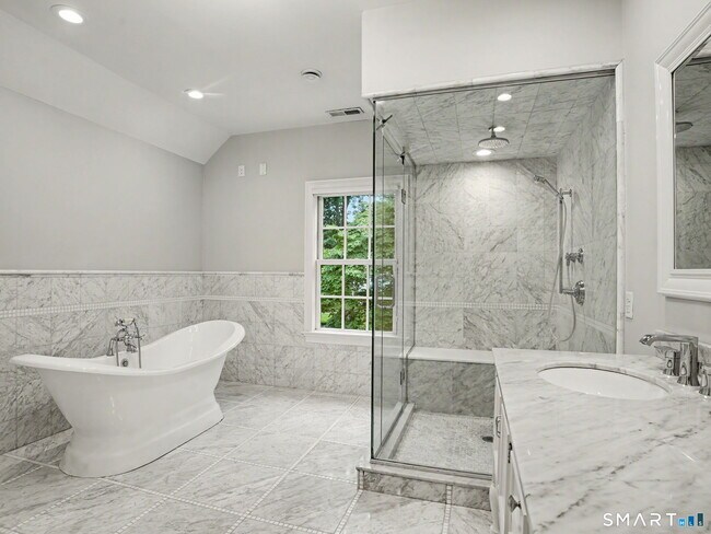 Building Photo - 16 Overbrook Ln