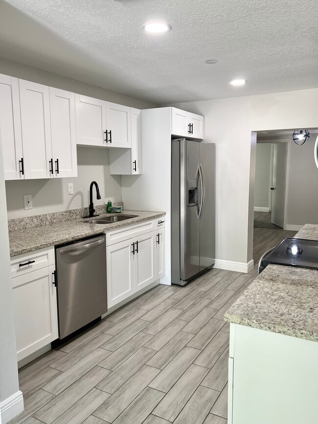 Kitchen - 4203 E Yukon St