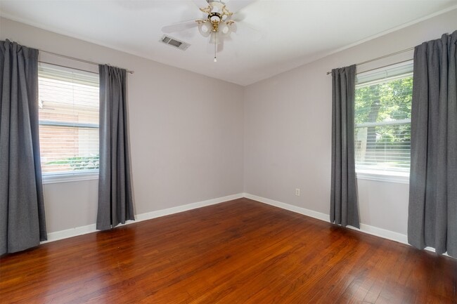 Building Photo - 2227 Libbey Dr
