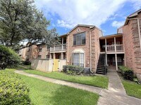Building Photo - 2255 Braeswood Park Dr