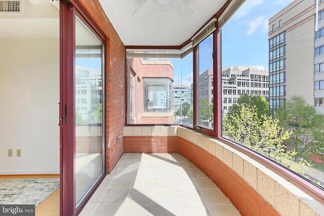 Building Photo - 2400 Clarendon Blvd