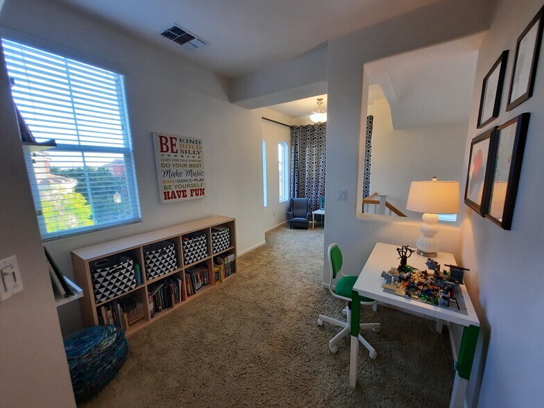 Sitting area - 1764 Camino Real Way