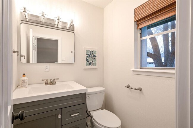Building Photo - 407 Westmorland Dr