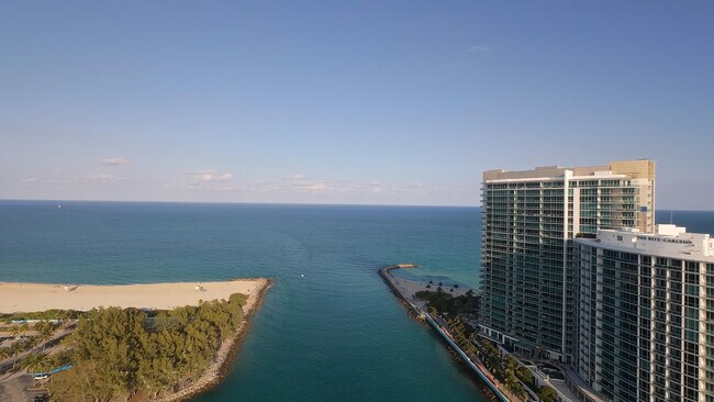 Building Photo - 18021 Biscayne Blvd