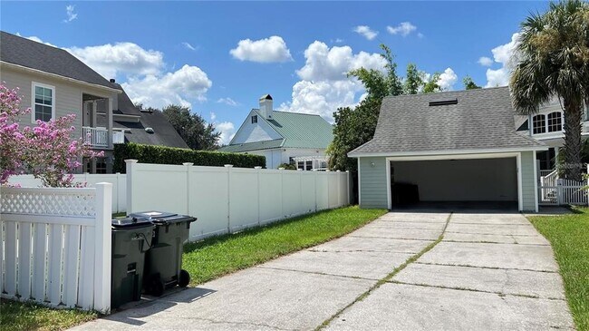 Building Photo - 934 Westpark Dr