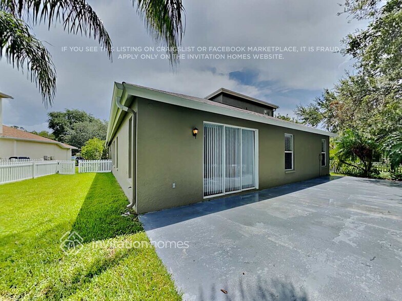 Building Photo - 3303 Sisal Loop
