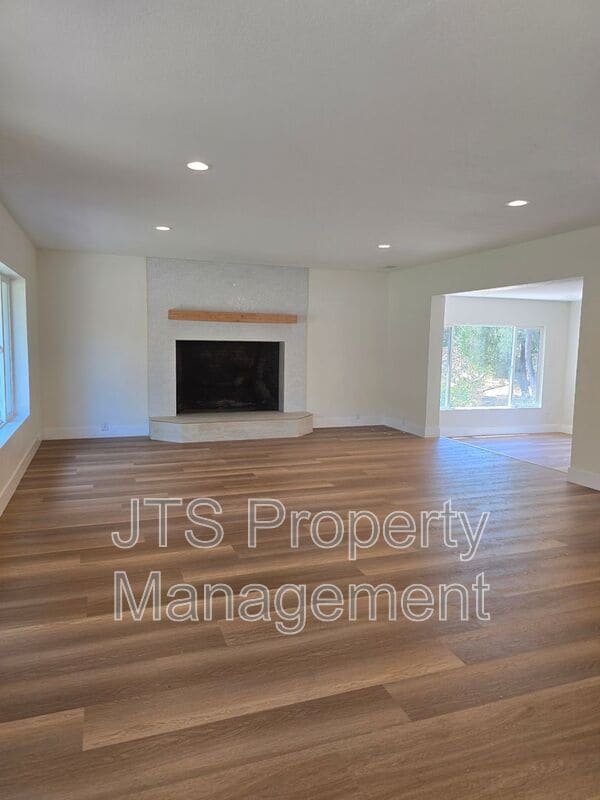 Building Photo - 9421 Fair Oaks Blvd