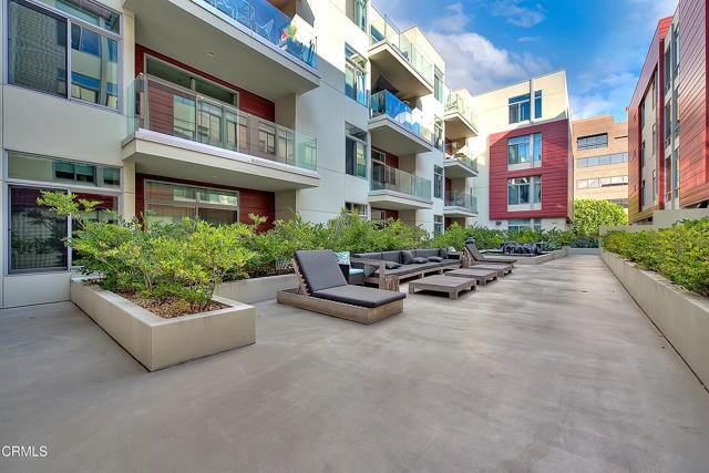 Building Photo - 133 S Los Robles Ave