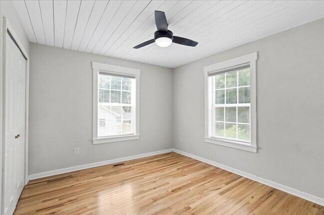 Building Photo - 112 McCary St
