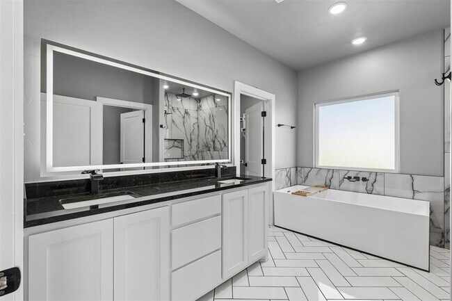 Building Photo - 4930 Meadow Dr