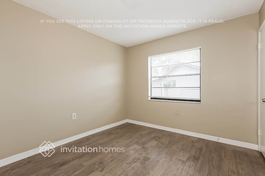 Building Photo - 1726 Lk Crst Ave