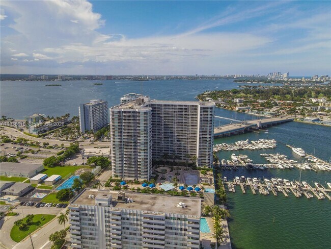 Building Photo - 7601 E Treasure Dr