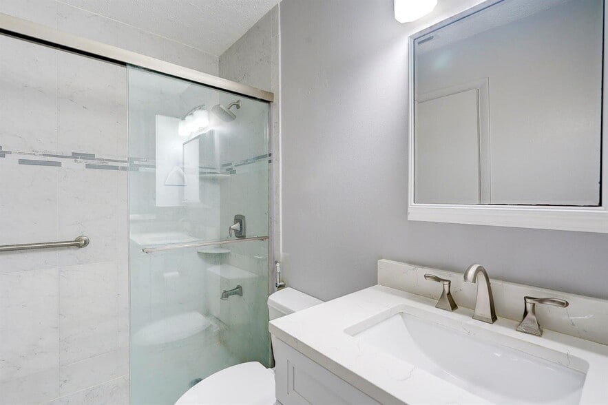 Building Photo - 3929 Kenas St