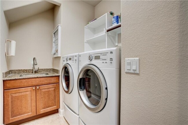 Building Photo - 12407 Altamira St