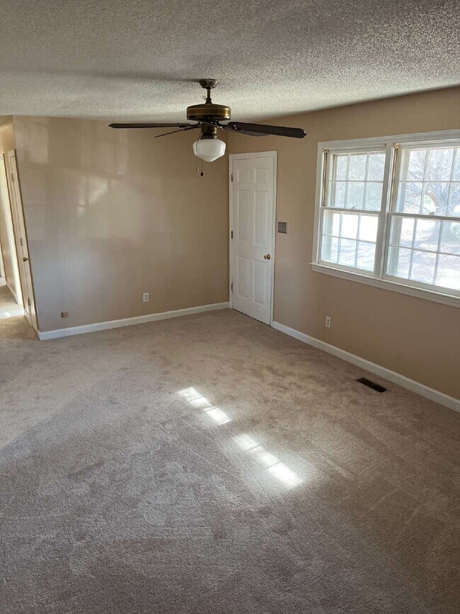 Building Photo - 3935 Yokley St