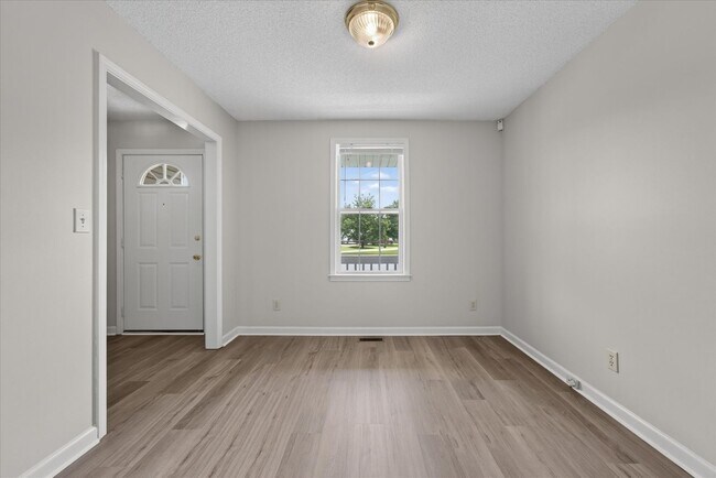 Building Photo - Three Bedroom in Sango!