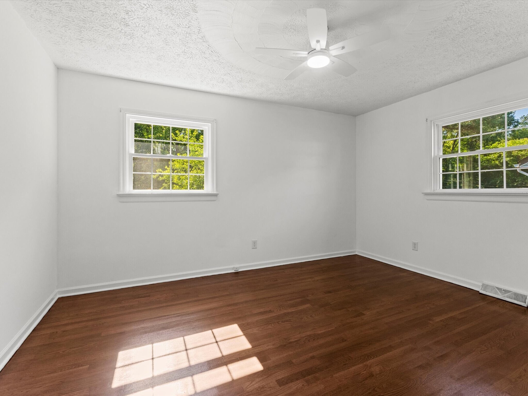 Building Photo - 3025 Glenan Dr