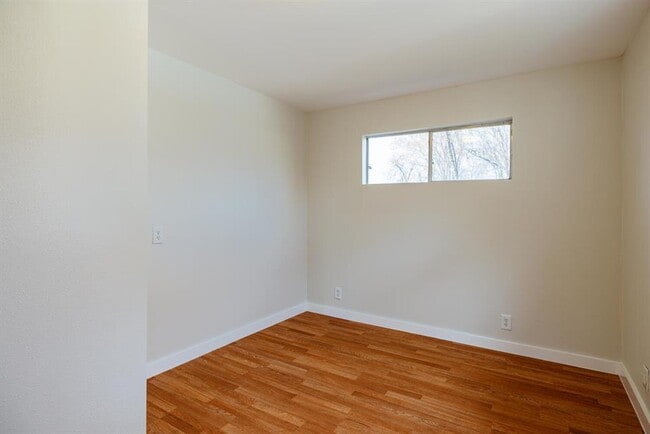 Building Photo - 1400 Ruth Ave