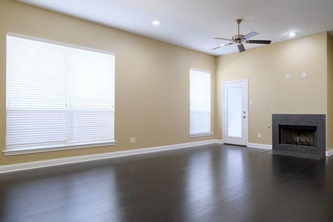 Building Photo - 3003 Allister St