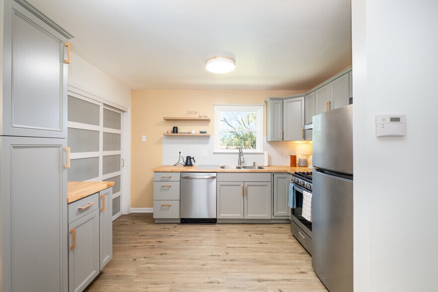 Building Photo - 209 Nowlin Dr