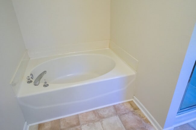 Building Photo - Pet-Friendly! Ballantyne/Blakeney, 4 bedroom-2.5 bath home on beautiful cul-de-sac lot