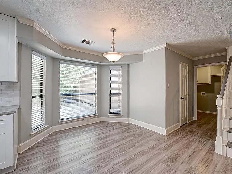 Building Photo - 911 Montview Dr