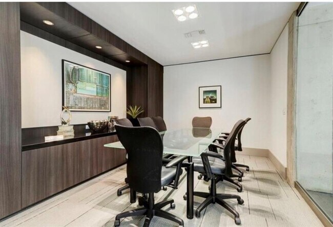 Building Photo - 1901 Post Oak Blvd