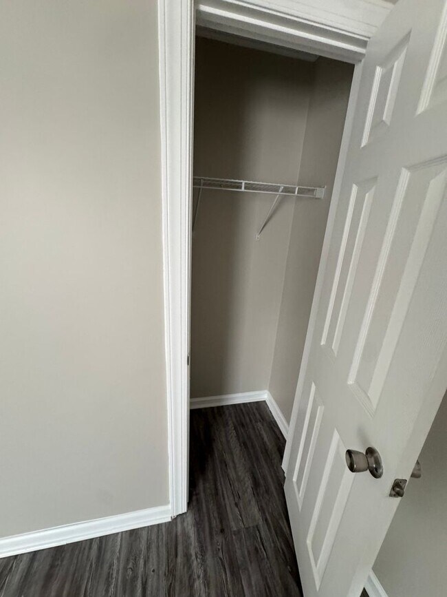 Building Photo - 207 New Petersburg Dr