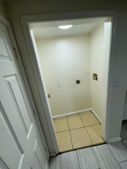 Building Photo - 1739 Dumesnil St