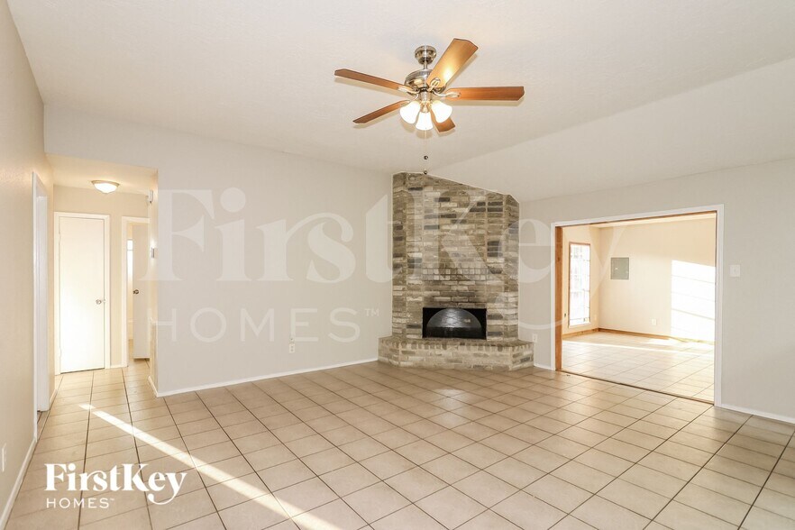 Building Photo - 6723 Valerian Ln