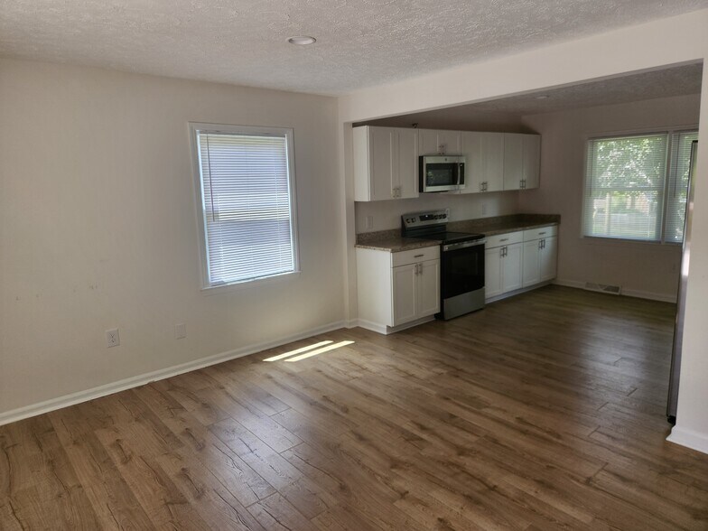 Living Room / Kitchen - 1704 Danbury Dr
