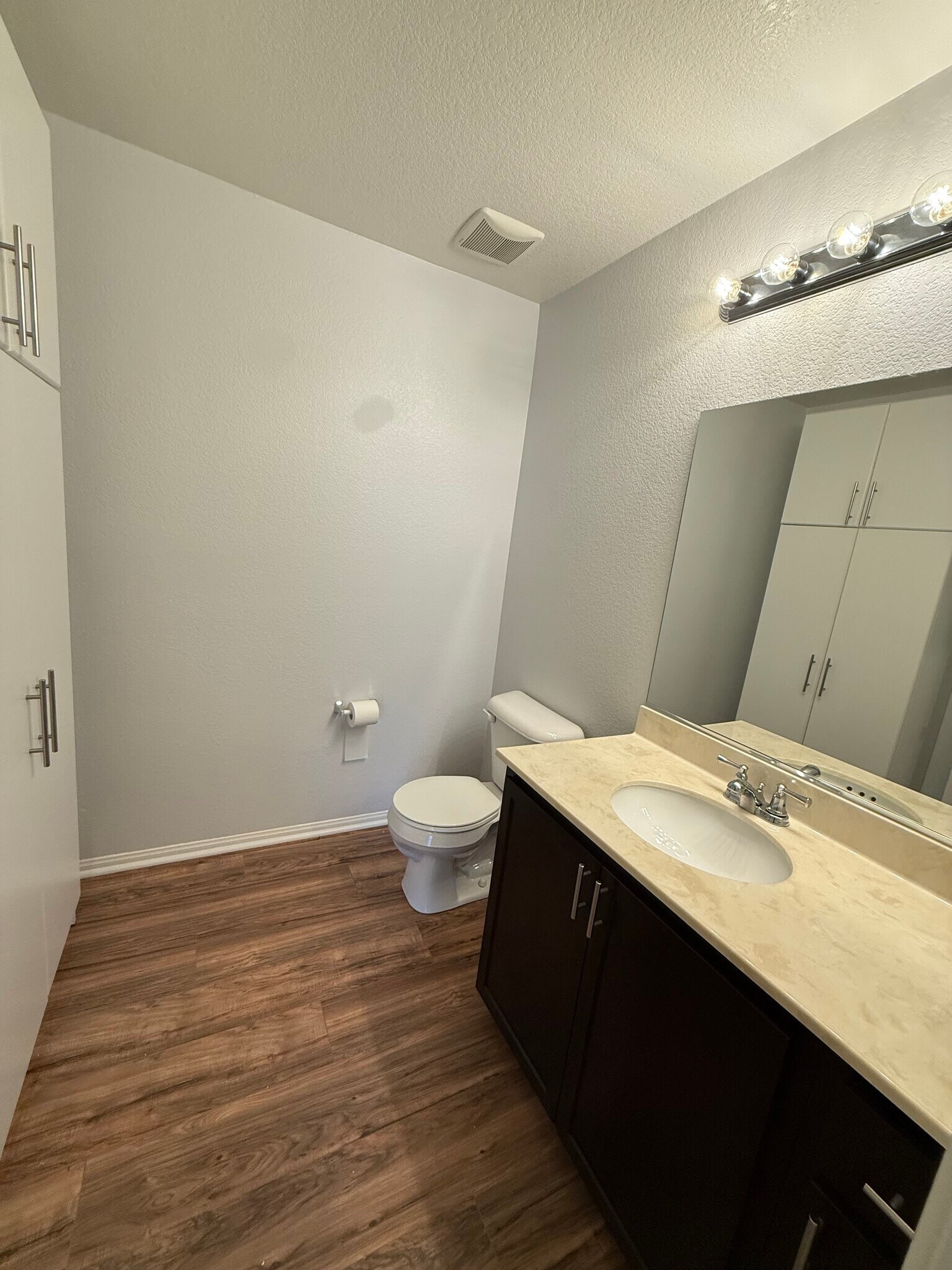 Building Photo - 1460 Mockingbird Ct